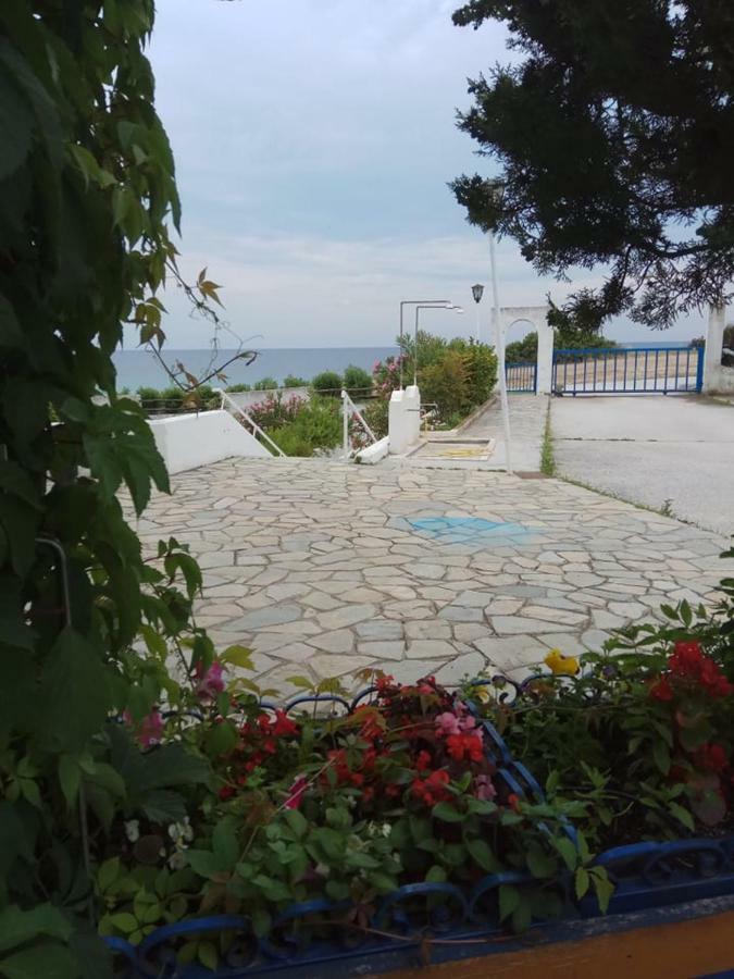 Right Across The Sea Villa Nea Kallikrateia Eksteriør billede